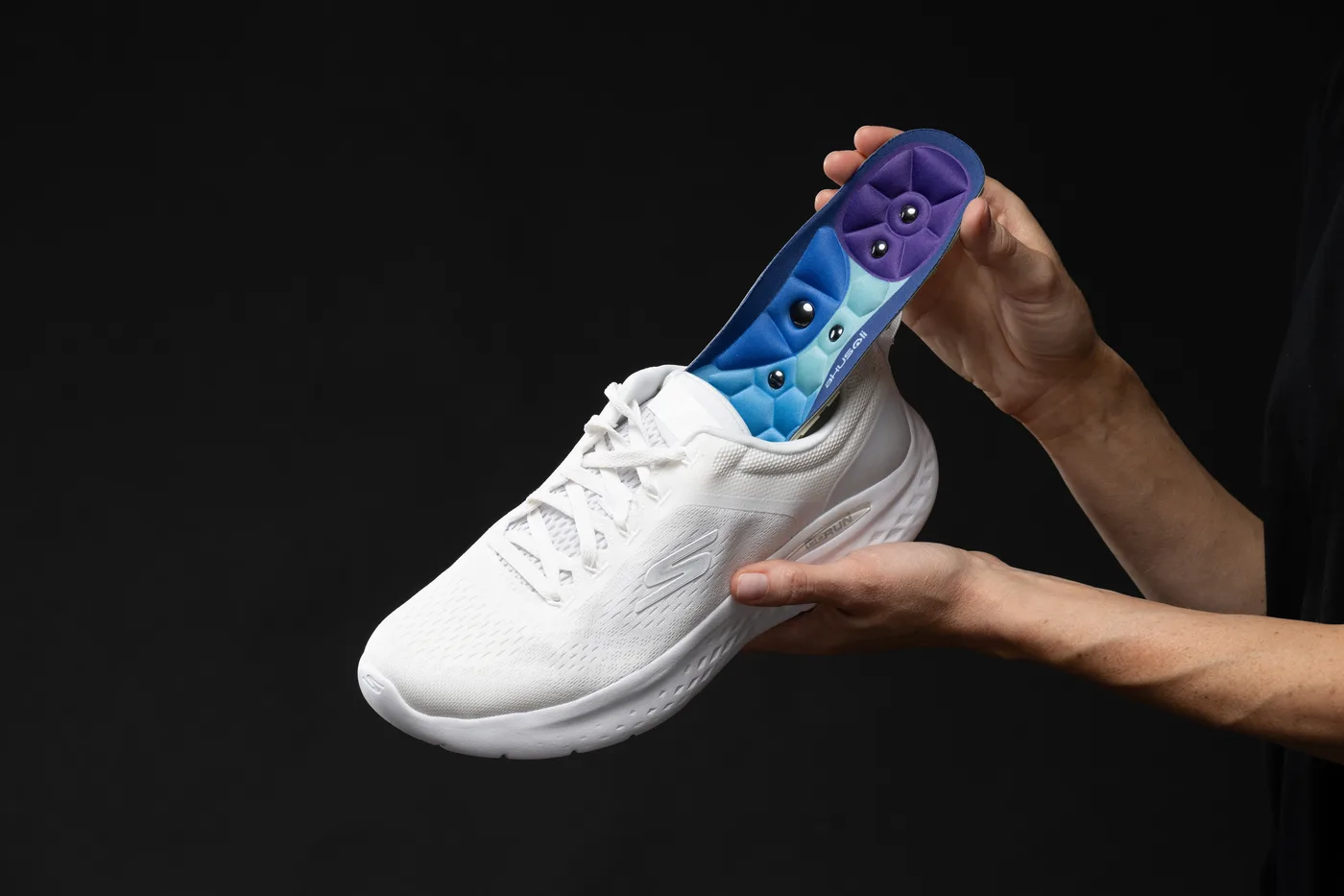 Akusoli insole fitted into an everyday shoe