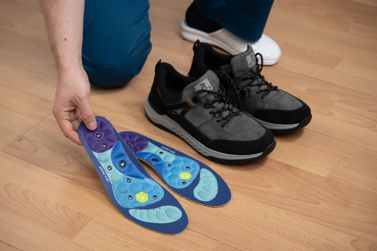 Akusoli insole beside a shoe during fitting
